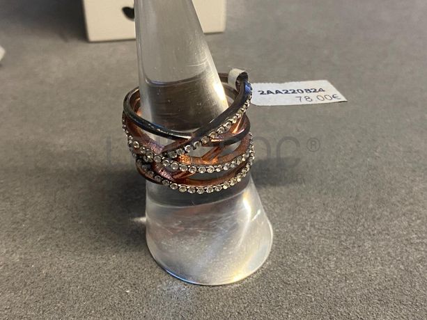 Anéis em prata e outros materiais