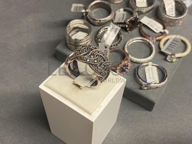 Anéis em prata e outros materiais