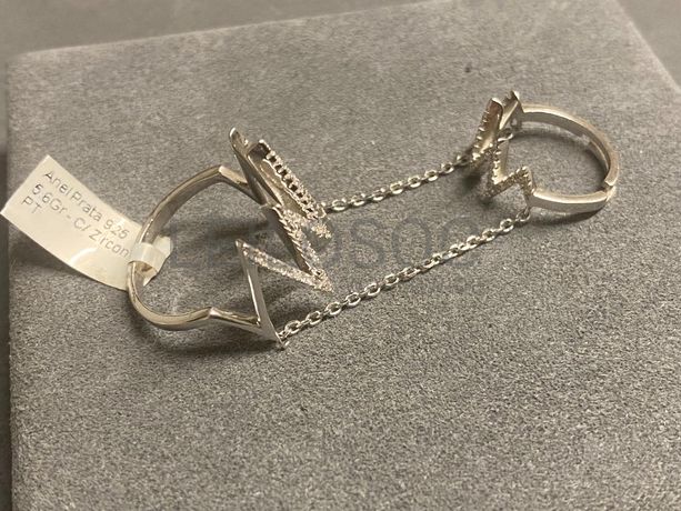 Anéis em prata e outros materiais