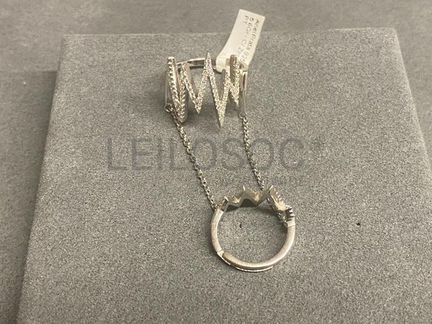 Anéis em prata e outros materiais