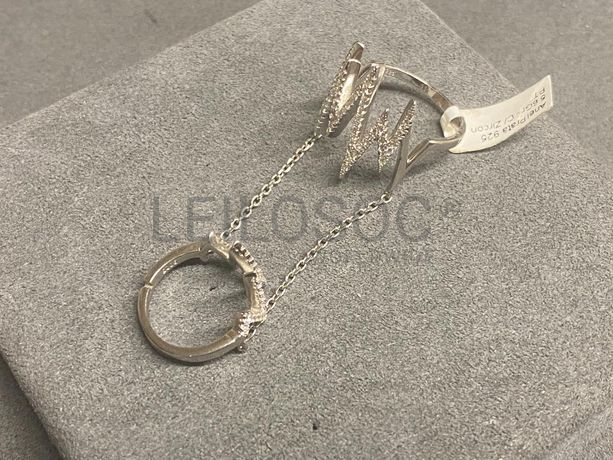 Anéis em prata e outros materiais