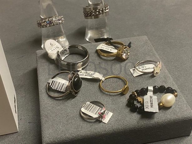 Anéis em prata e outros materiais