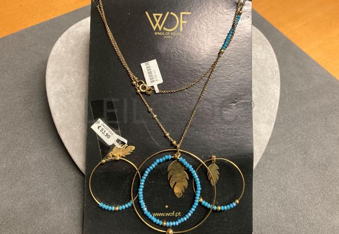 Brincos em prata e outros materiais + Colares