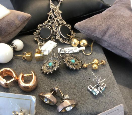 Brincos em prata e outros materiais