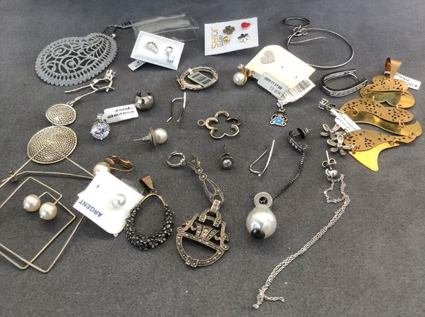 Brincos em prata e outros materiais