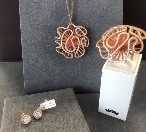 Brincos em prata e outros materiais + Anel + Colar