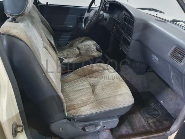 Toyota Hilux 2.4D · Ano 1990