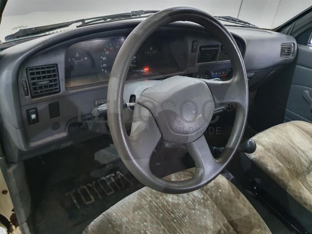 Toyota Hilux 2.4D · Ano 1990