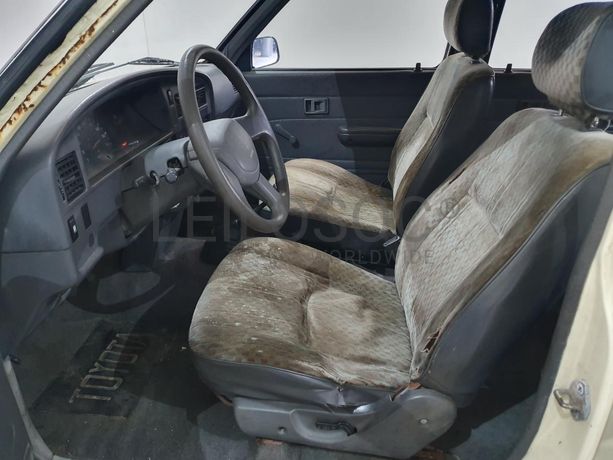 Toyota Hilux 2.4D · Ano 1990