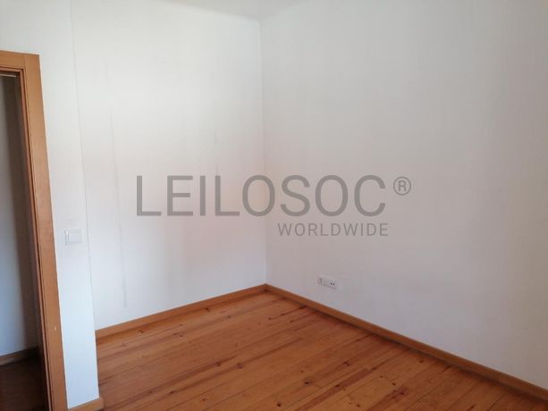 Edifício 3 Pisos c/ Logradouro · Estrela, Lisboa