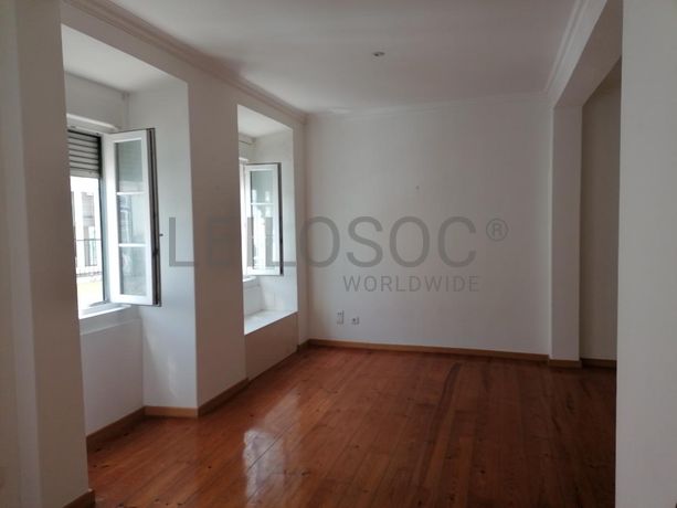 Edifício 3 Pisos c/ Logradouro · Estrela, Lisboa