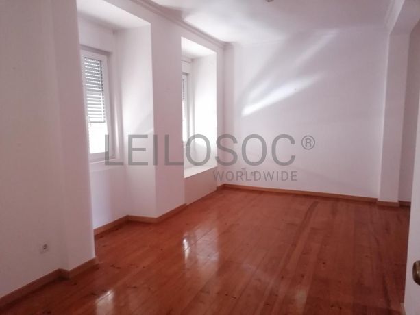 Edifício 3 Pisos c/ Logradouro · Estrela, Lisboa