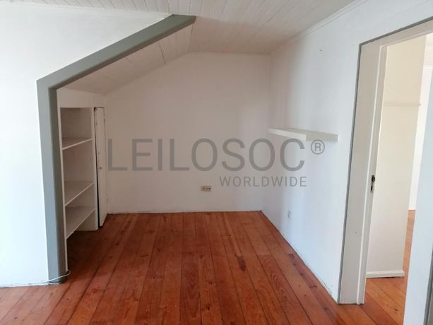 Edifício 3 Pisos c/ Logradouro · Estrela, Lisboa