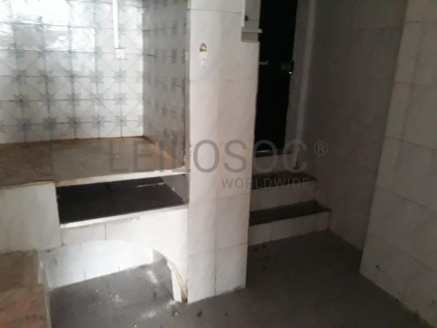 Edifício 3 Pisos c/ Logradouro · Estrela, Lisboa