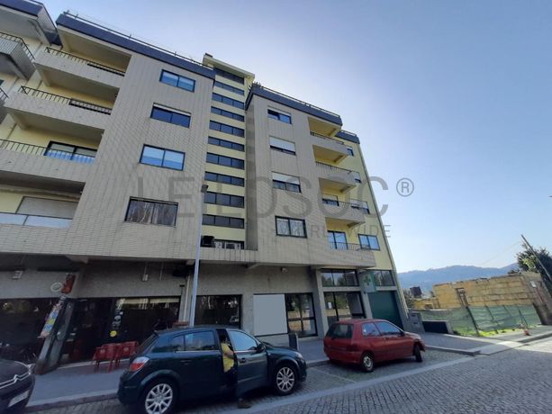 Apartamento T4 + Garagem · Vila das Aves