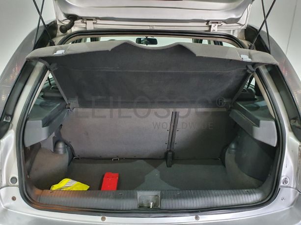 Opel Corsa · Ano 2004