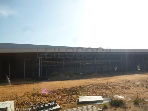 Lote para Construção c/ Benfeitoria de Armazém Industrial · Aguada de Cima, Águeda
