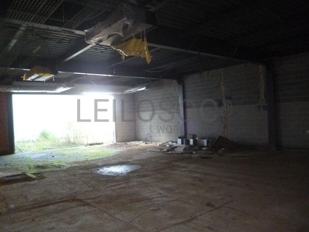Lote para Construção c/ Benfeitoria de Armazém Industrial · Aguada de Cima, Águeda