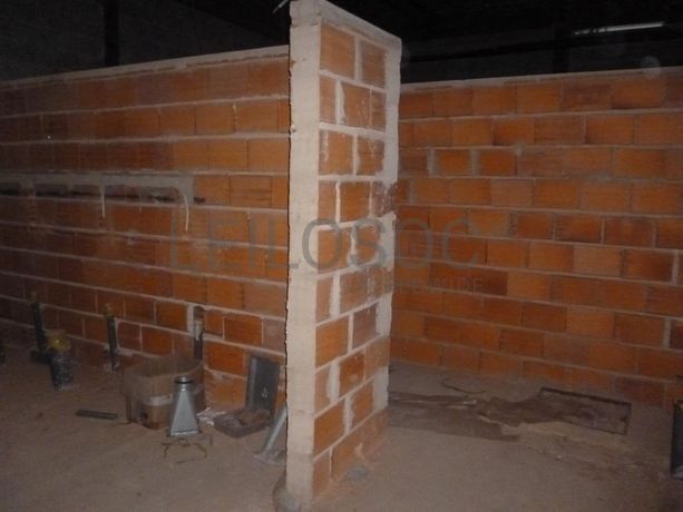 Lote para Construção c/ Benfeitoria de Armazém Industrial · Aguada de Cima, Águeda