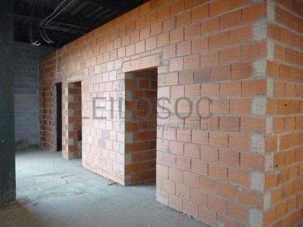 Lote para Construção c/ Benfeitoria de Armazém Industrial · Aguada de Cima, Águeda