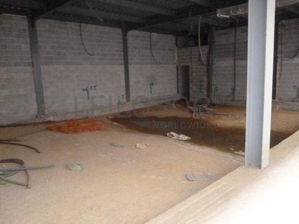 Lote para Construção c/ Benfeitoria de Armazém Industrial · Aguada de Cima, Águeda