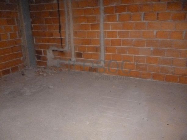 Lote para Construção c/ Benfeitoria de Armazém Industrial · Aguada de Cima, Águeda