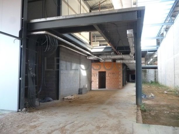 Lote para Construção c/ Benfeitoria de Armazém Industrial · Aguada de Cima, Águeda
