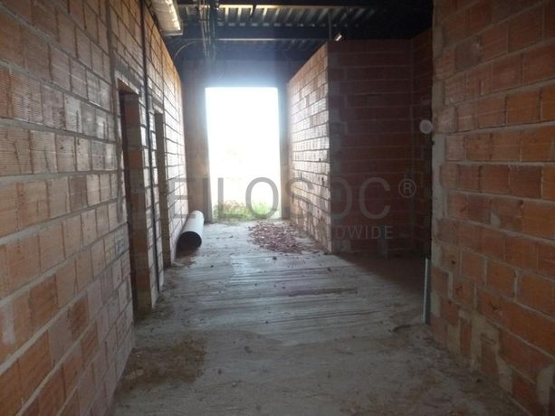 Lote para Construção c/ Benfeitoria de Armazém Industrial · Aguada de Cima, Águeda