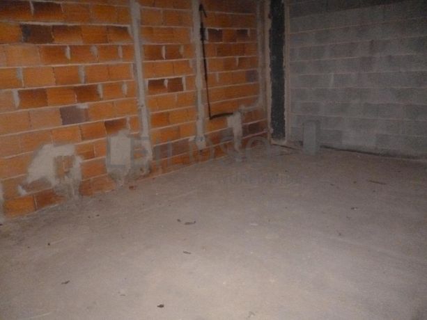 Lote para Construção c/ Benfeitoria de Armazém Industrial · Aguada de Cima, Águeda