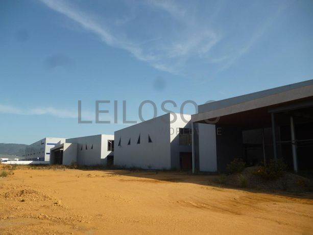 Lote para Construção c/ Benfeitoria de Armazém Industrial · Aguada de Cima, Águeda