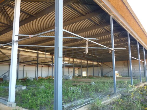 Lote para Construção c/ Benfeitoria de Armazém Industrial · Aguada de Cima, Águeda