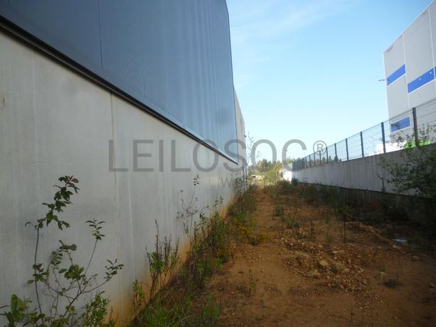 Lote para Construção c/ Benfeitoria de Armazém Industrial · Aguada de Cima, Águeda
