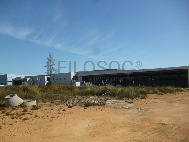 Lote para Construção c/ Benfeitoria de Armazém Industrial · Aguada de Cima, Águeda