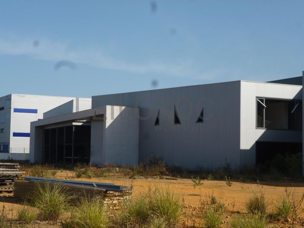 Lote para Construção c/ Benfeitoria de Armazém Industrial · Aguada de Cima, Águeda