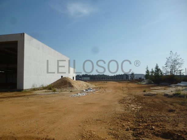 Lote para Construção c/ Benfeitoria de Armazém Industrial · Aguada de Cima, Águeda