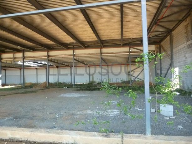Lote para Construção c/ Benfeitoria de Armazém Industrial · Aguada de Cima, Águeda