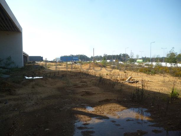 Lote para Construção c/ Benfeitoria de Armazém Industrial · Aguada de Cima, Águeda
