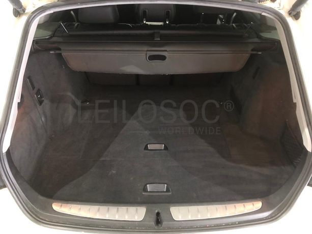 BMW 320 D Touring · Ano 2013