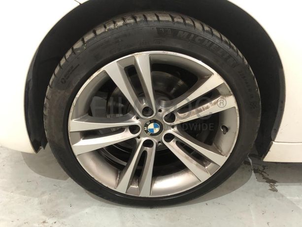 BMW 320 D Touring · Ano 2013