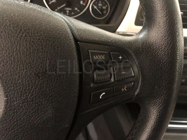 BMW 320 D Touring · Ano 2013