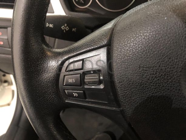 BMW 320 D Touring · Ano 2013