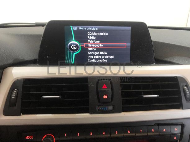 BMW 320 D Touring · Ano 2013