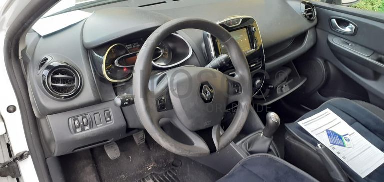 Renault Clio 1.5 DCI · Ano 2014