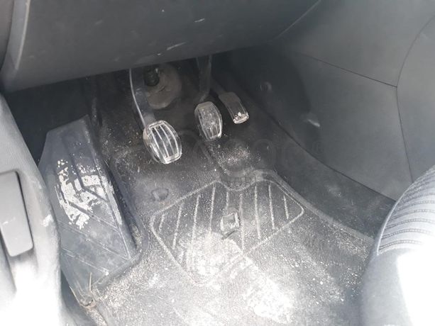 Peugeot 308 SW 1.6 BlueHDI · Ano 2014