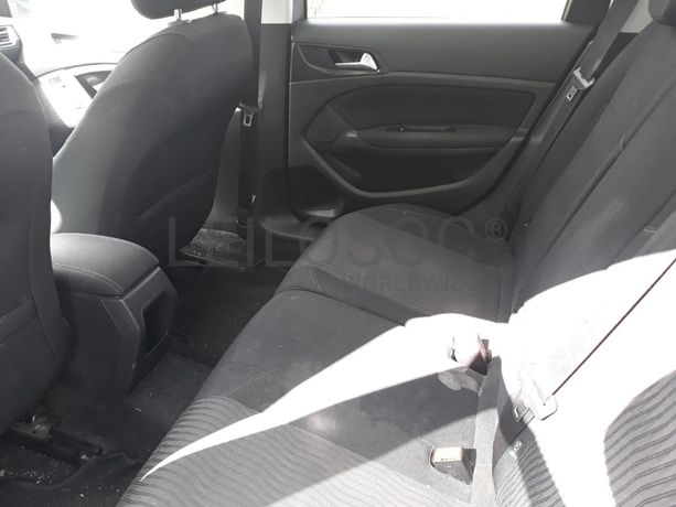 Peugeot 308 SW 1.6 BlueHDI · Ano 2014