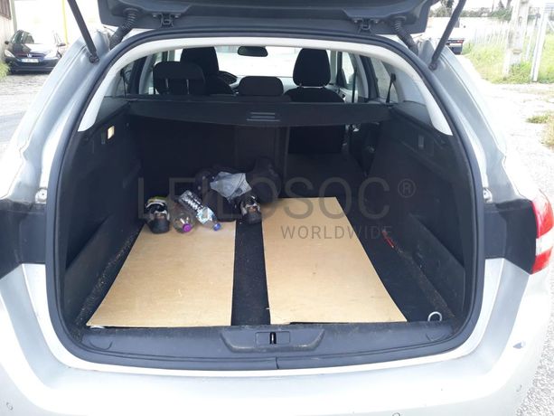 Peugeot 308 SW 1.6 BlueHDI · Ano 2014