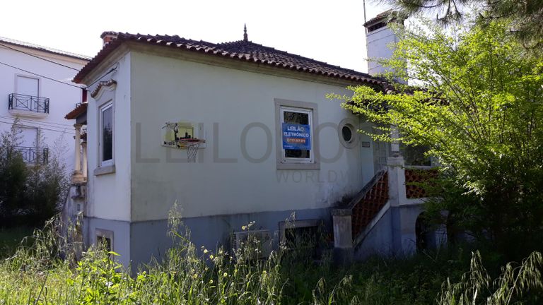 Moradia V3 + Terreno · Condeixa-a-Nova