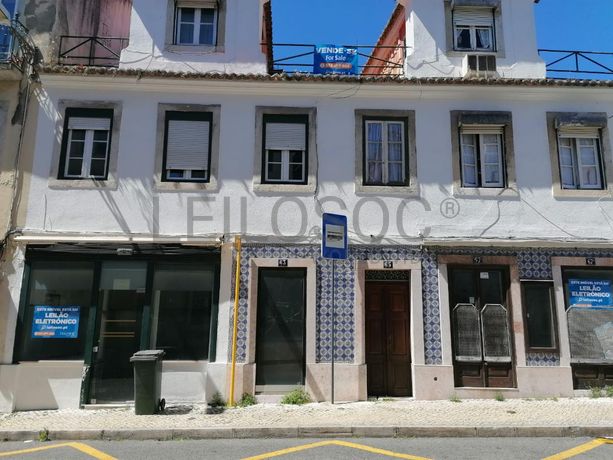 Edifício 3 Pisos c/ Logradouro · Estrela, Lisboa