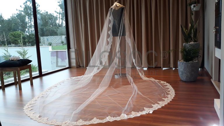 Grande Leilão de Vestidos de Noiva e Cerimónia