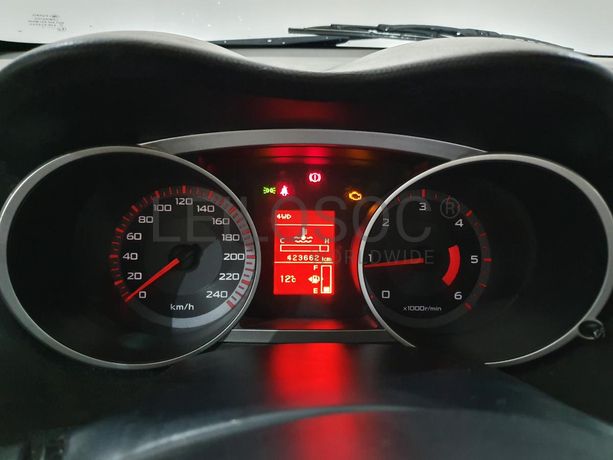 Mitsubishi Outlander 2.0 DI-D · Ano 2007